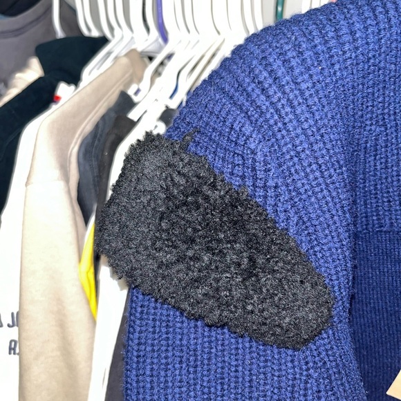 Burberry Cashmere Lamb Shearling Shoulder Trim Sweater - Picture 2 of 7